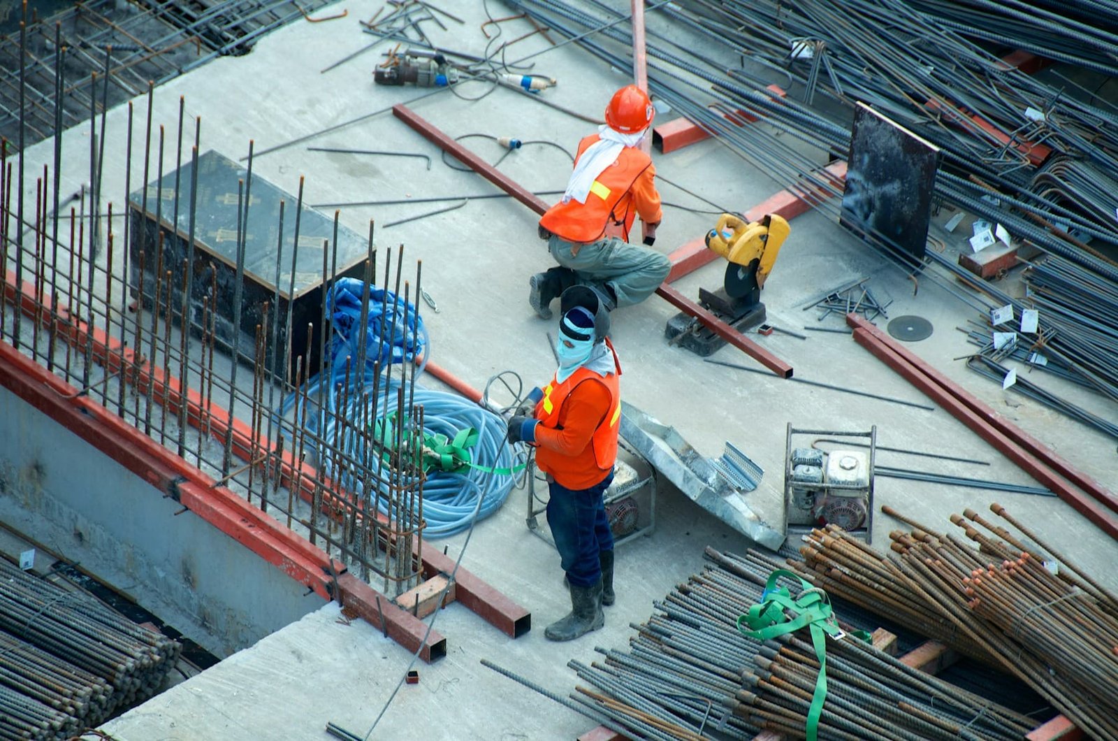 Reinforcement steel and site crew on a construction slab in Dubai